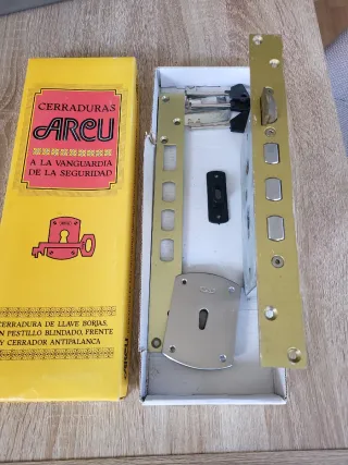 Cerradura para puerta Arcu - 302 Centro 60 Derecha