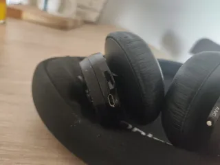 Auriculares Plantronics Negros