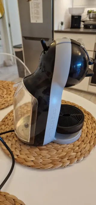 Cafetera Dolce Gusto Negra y Gris