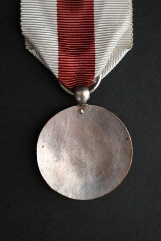 Medalla Cruz Roja Española Banderita Plata