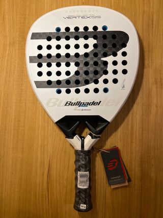 BULLPADEL VERTEX 05 (2026) 367g. Pala de pádel.