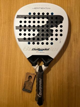 BULLPADEL VERTEX 05 (2026) 367g. Pala de pádel.