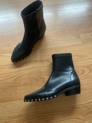 Botines piel negros con tachuelas