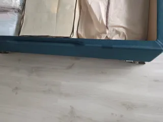 Canapé abatible azul oscuro de tela + cabecero 150