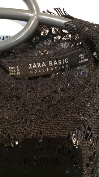 Top encaje y flecos negro