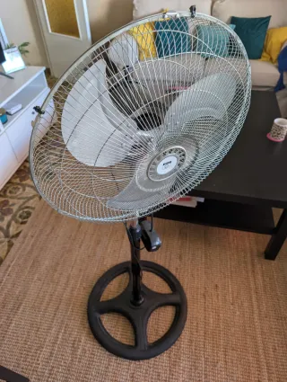 Ventilador de pie grande