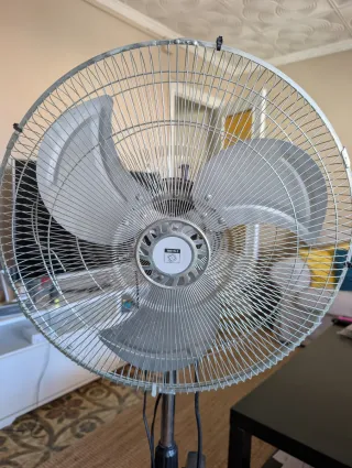 Ventilador de pie grande