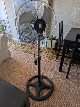 Ventilador de pie grande