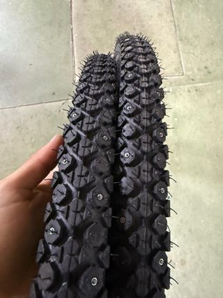 Cubiertas Invierno clavos 28x1.75 (47-622)+cámaras