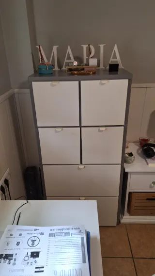 Cómoda VISTHUS Ikea Gris y Blanca