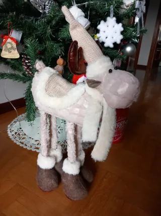 Árbol de Navidad verde con adornos