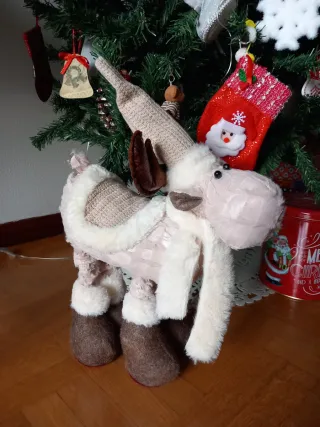 Árbol de Navidad verde con adornos