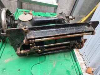 Máquina de coser Singer antigua