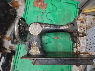 Máquina de coser Singer antigua