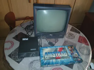 Ordenador Amstrad con juegos Dinamic
