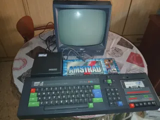 Ordenador Amstrad con juegos Dinamic