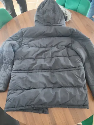 Chaquetón hombre negro con capucha