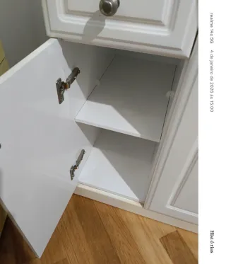 Mueble de baño con mármol y lavabo