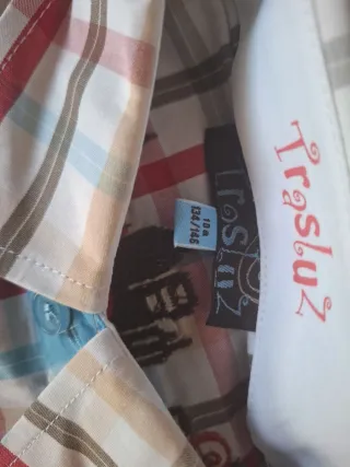 Camisas y pantalones con etiqueta