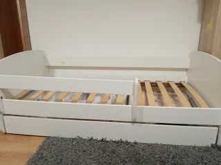 Cama infantil blanca con barrera 80×1.60.