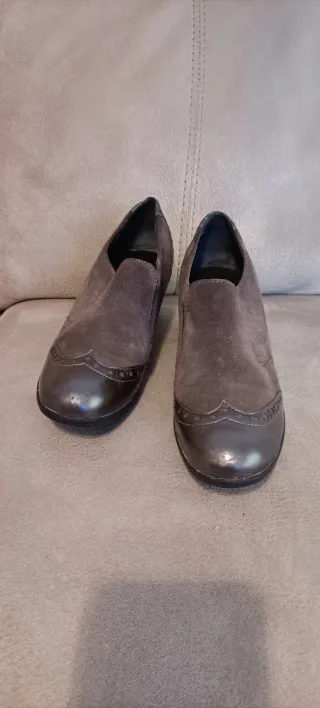 Zapatos grises plateados