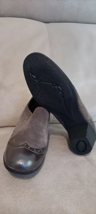 Zapatos grises plateados