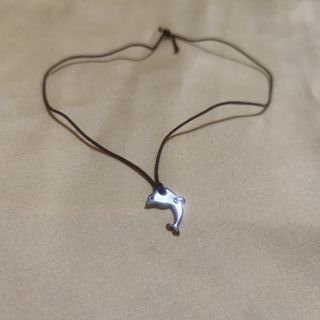 Girocollo con ciondolo a delfino