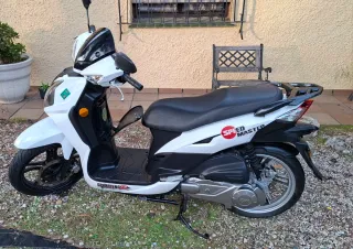 Moto SYM Symphony 125cc Blanca