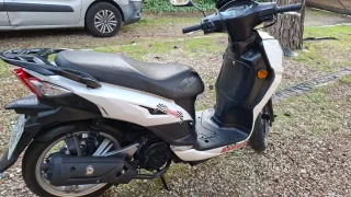 Moto SYM Symphony 125cc Blanca