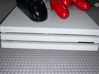 PS4 Slim Blanca 1TB + 2 Mandos + Cables