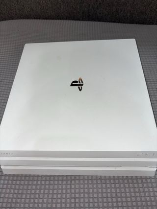 PS4 Slim Blanca 1TB + 2 Mandos + Cables