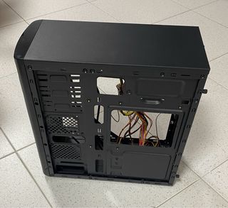 Caja PC con Fuente de Alimentación