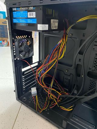 Caja PC con Fuente de Alimentación