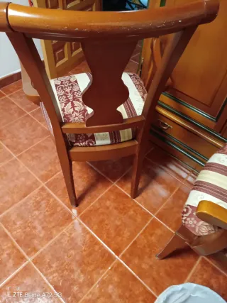 Sillón de madera y tela