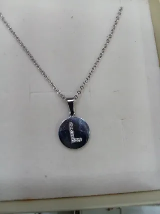 Collana con lettera in acciaio