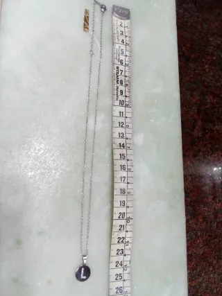 Collana con lettera in acciaio