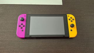 NINTENDO SWITCH CASI NUEVA CON ACCESORIOS Y FUNDA