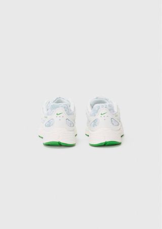 Nike P6000 Verde y Blanco