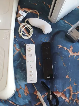 Nintendo Wii con 2 mandos y 2 juegos