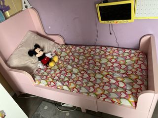 Cama infantil rosa IKEA con colchon incluido