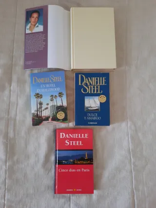 LOTE DE 4 VOLÚMENES DE DANIELLE STEEL.