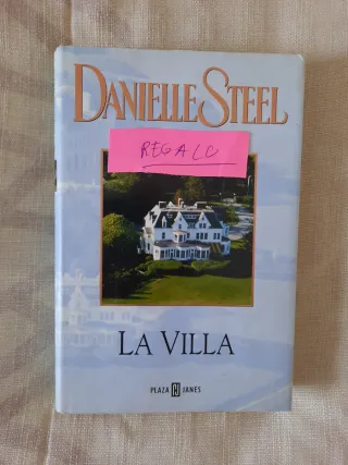 LOTE DE 4 VOLÚMENES DE DANIELLE STEEL.