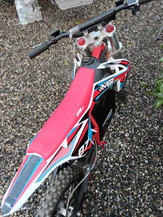 Moto eléctrica infantil 87