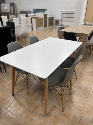 Mesa Rectangular + 4 Sillas Grises