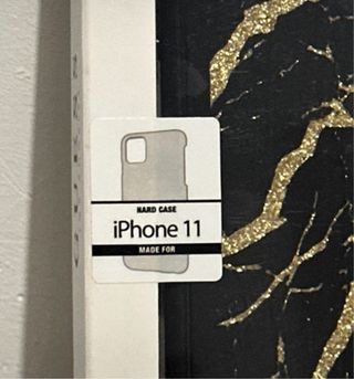 Funda Guess iPhone 11 Negra Mármol Dorado