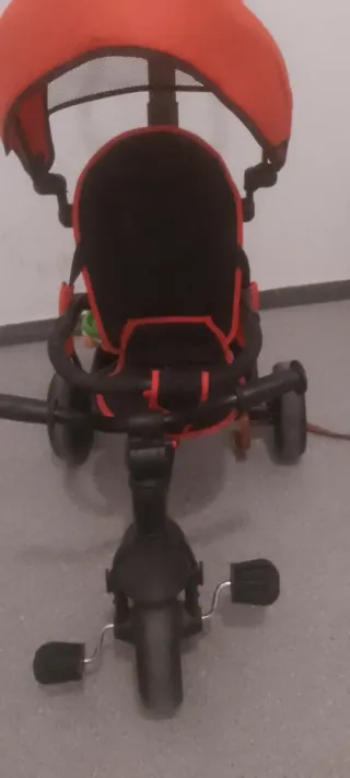 Triciclo infantil rojo y negro