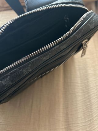 Bandolera Negra y Gris con Estampado