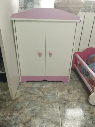 Armario de juguete rosa y blanco