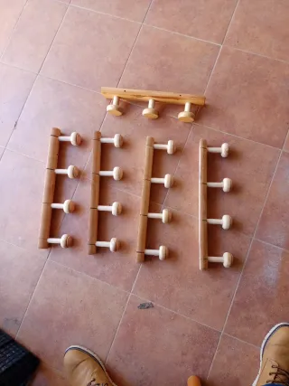Perchas de madera 2 euros la unidad