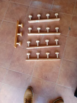 Perchas de madera 2 euros la unidad